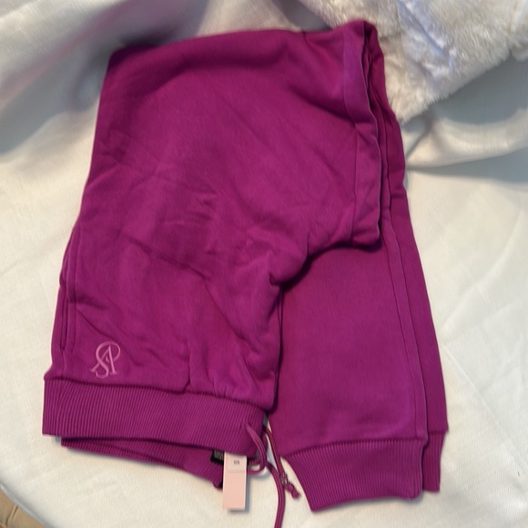 Victoria’s Secret jogger - Picture 2 of 4